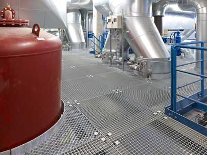 Заводы и нефте- перерабатывающая промышленность